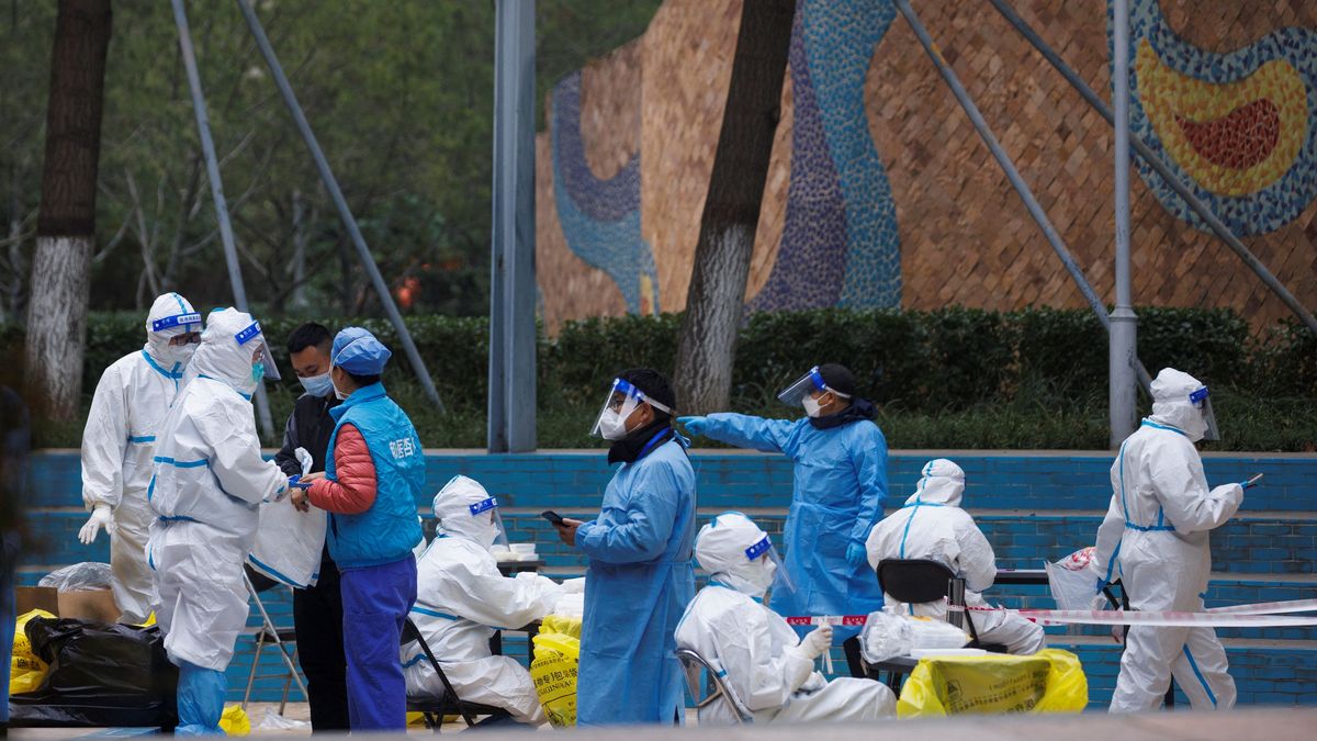 V Pekingu během sjezdu stoupl počet nakažených koronavirem. Zpřísňuje se